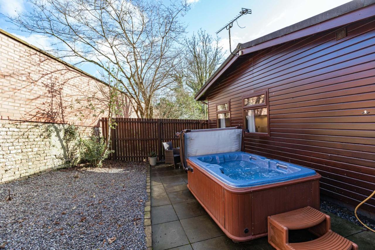 Bluebell Lodge 24 With Hot Tub Newton Stewart Zewnętrze zdjęcie